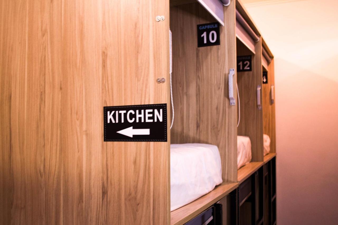 Lounge Capsule Hostel Лвив Екстериор снимка